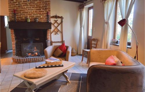 Romery House | Two-Bedroom Holiday Home In Romery