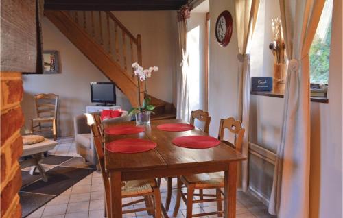 Romery House | Two-Bedroom Holiday Home In Romery