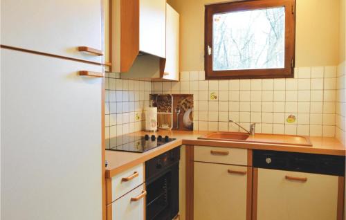 Romery House | Two-Bedroom Holiday Home In Romery
