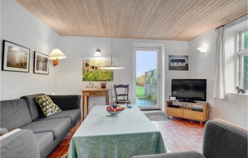 Thyholm House | Two-Bedroom Holiday Home Thyholm With Sea View 04