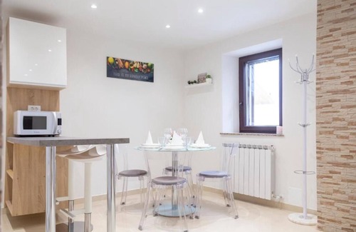 Secovlje Apartment | Two Bedroom House Olive Oil Homestead Milok
