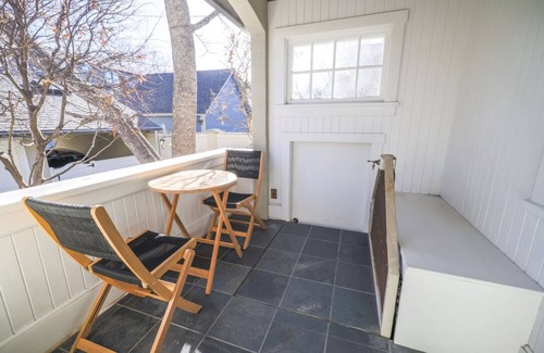 Mount Royal Condo | Two-Bedroom Inner-City Heritage Home With Contemporary Furnishings and Parking