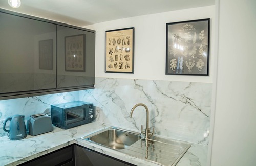 Abbey Wood Apartment | TWO BEDROOM LUXURY GROUND FLOOR APARTMENT.