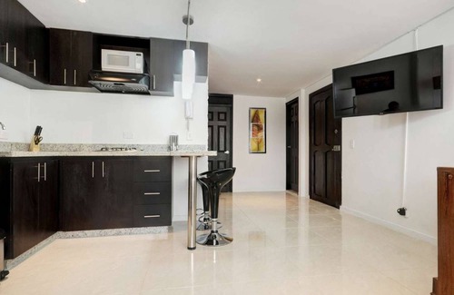 Zona Rosa Apartment | Two Bedroom Middle of Park lleras AC, Hot tub Bars downstairs