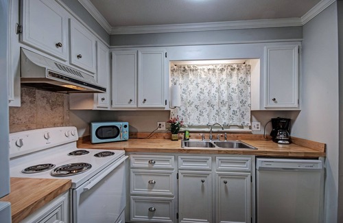 Tougaloo House | Two Bedroom Townhome Near Ridgeland Close to Water