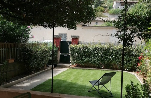 Orange House | two-bedroom townhouse with garden, close to the antique theatre