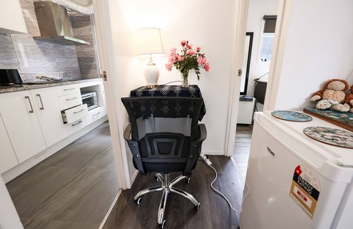 Northcote House | Two Bedroom Unit with Pool View & Private Bathroom &Kitchen