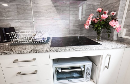 Northcote House | Two Bedroom Unit with Pool View & Private Bathroom &Kitchen