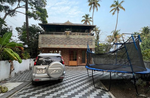 Vypin Villa | Two bedroom Villa overlooking Kzuhuppilly Beach