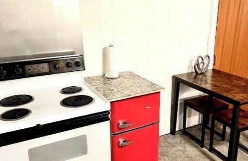 Detroit Villa | Two Bedroom Villa Studio with fireplace & Living room