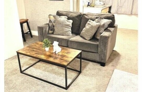Detroit Villa | Two Bedroom Villa Studio with fireplace & Living room