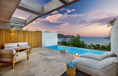 Golden Beach Villa | Two-bedroom Villa with a private heated pool