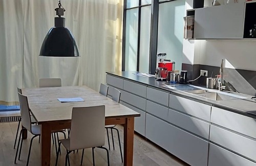 Amsterdam West Apartment | Two-bedrooms apartment walking distance to the city centre comfortably sleep 5