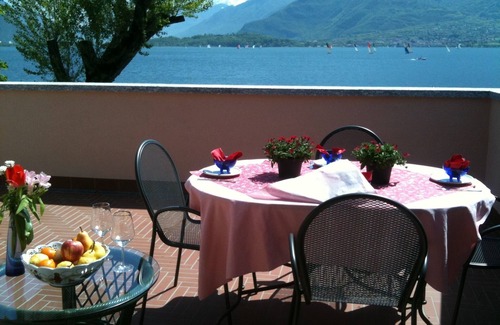 Domaso Apartment | two bedrooms apartment in a beachfront villa with garden and pool and use, wifi