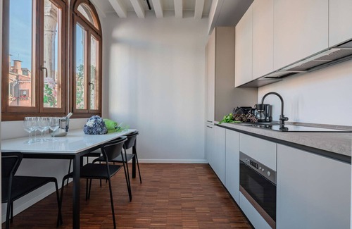 Dorsoduro Apartment | Two bedrooms apartment in an Historic Palace