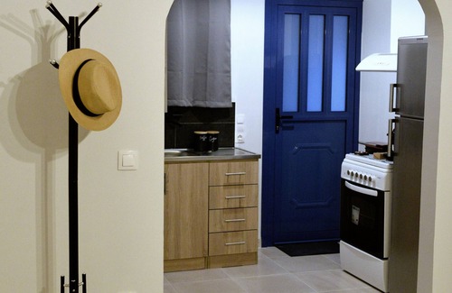 Kanala House | Two bedrooms house 2 min from three beaches!
