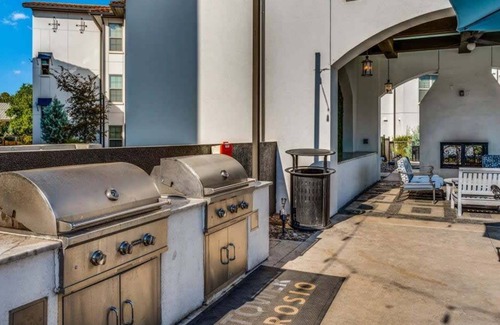 McNeil Apartment | TWO CozySuites Astonishing Studio right on I-35
