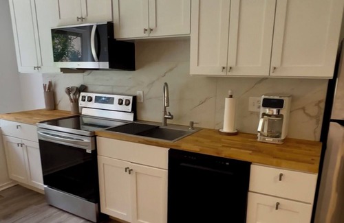 Kansas City House | Two is Better Than One! Double the Space! nLarge Groups Near Entertainment!