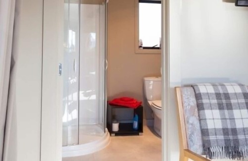 Ranfurly Apartment | Two lovely King studio units