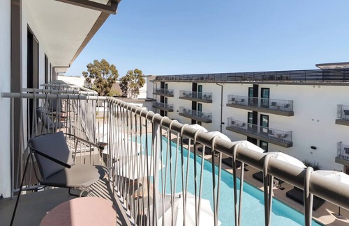 Inglewood House | Two Relaxing Units Ready for Family Stay | Near SoFi Stadium