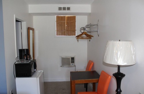 Papineau-Cameron Hotel | Two Rivers Motel