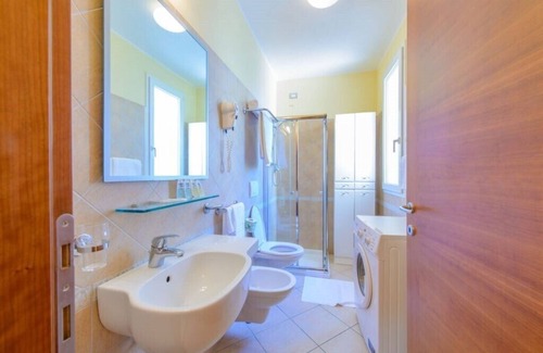 Viserbella Apartment | TWO-ROOM APARTMENT SUITE No. 5, 20 METERS FROM THE SEA, in VISERBA, WITH PRIVATE PARKING.