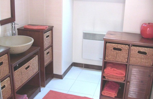 Jouars-Pontchartrain Apartment | Two Rooms in the Forest