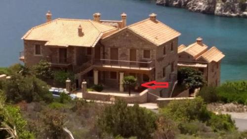 Paralia House | Two-storey Mansion at the Sea