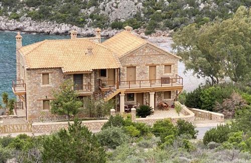 Paralia House | Two-storey Mansion at the Sea