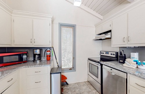 Pocono Pines House | Two-story dog-friendly home with furnished deck, sunroom, washer/dryer, & kayaks