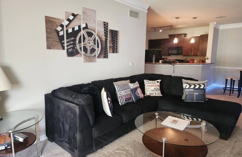 Executive Park Apartment | Two the MovienSpacious 2 BedroomnClose to everything! SLEEPS -7nInstant Booking