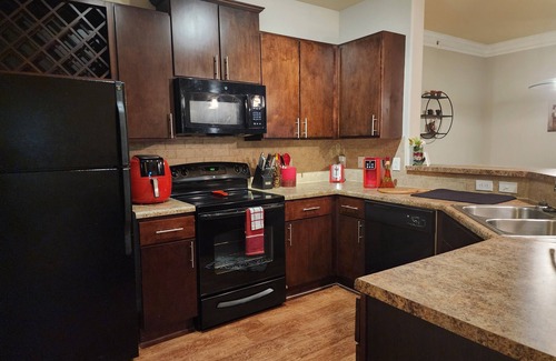 Executive Park Apartment | Two the MovienSpacious 2 BedroomnClose to everything! SLEEPS -7nInstant Booking