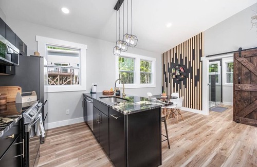Bynum Apartment | Two Tree Houses - Beehive & H20