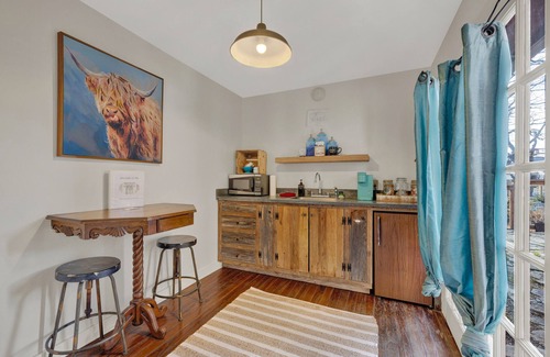 Fredericksburg House | TX 2-Step Guesthouse:Pet Friendly-3Min to Downtown