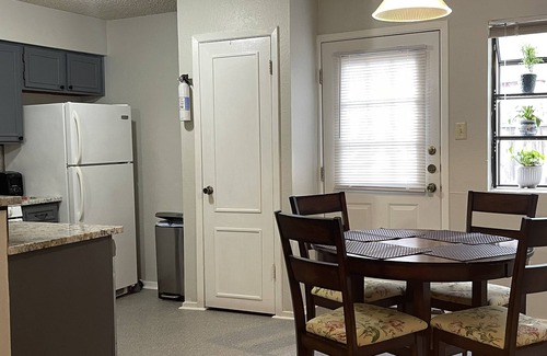 Heritage Apartment | TXST Cozy and centrally located