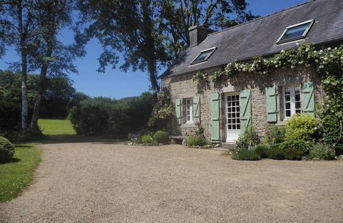 Le Cloitre-Saint-Thegonnec Cottage | Ty Ar Pennduig - Away from the hustle and bustle