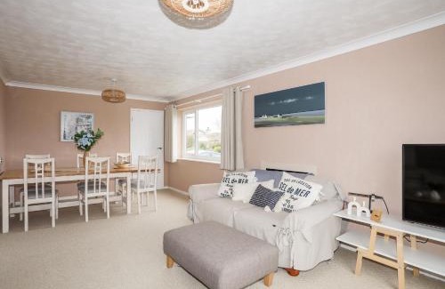 Benllech House | Ty Bedw