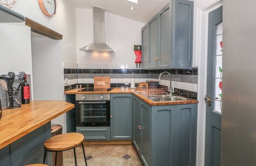 Rhyd-y-clafdy Cottage | TY CAPEL, pet friendly, with a garden in Pwllheli