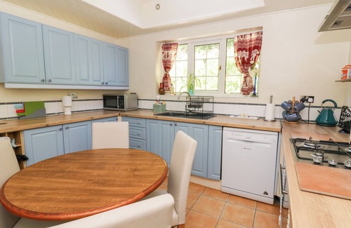 Margam Cottage | TY CAREDIG, pet friendly, character holiday cottage in Pontardawe
