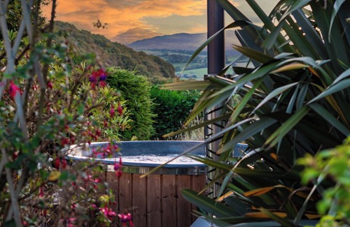 Eglwysbach Cottage | Ty Farm Retreat - Farmhouse Studio - Mountain View