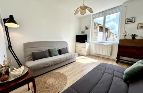 Saint-Caradec-Tregomel House | Ty Heol, maison authentique, lumineuse avec jardin