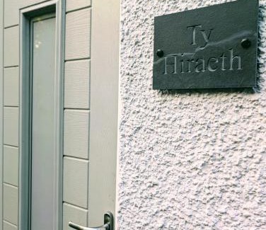 Caerphilly House | Ty Hiraeth