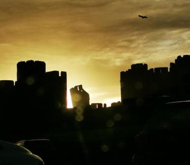 Caerphilly House | Ty Hiraeth