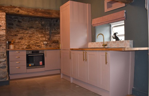 Llanybri Cottage | Ty Llaeth 2-Bed Cottage, Sleeps 4, Pet Friendly