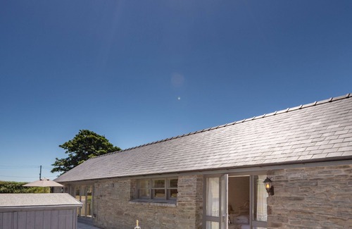Kidwelly Apartment | Ty Llo (sleeps 5-6).