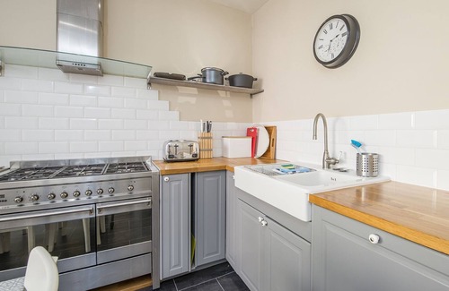 Manorbier Cottage | Ty Mor, Holiday Cottage Manorbier, Sleeps 8, 4 bedrooms, bathrooms