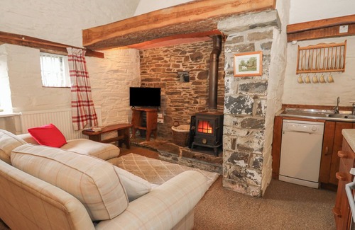 Pencader Cottage | TY TARW, pet friendly, character holiday cottage in Llanybydder