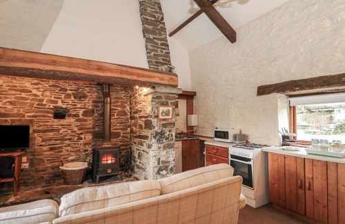 Pencader Cottage | TY TARW, pet friendly, character holiday cottage in Llanybydder