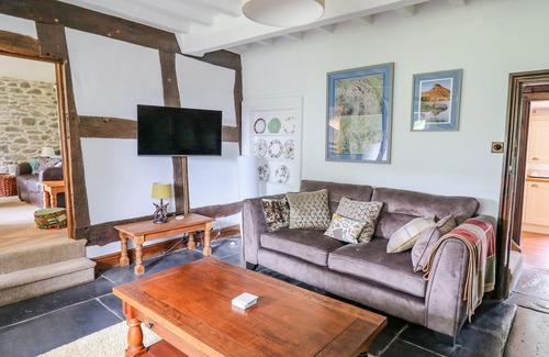 Llanbrynmair House | TY UCHAF, pet friendly, character holiday cottage in Llanbrynmair