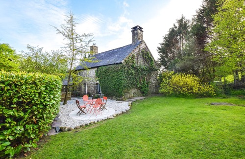 Garndolbenmaen House | Ty Uchaf - Two Bedroom House, Sleeps 4